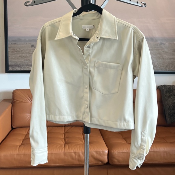 Good American Better Than Leather Cropped Shacket - Picture 4 of 6